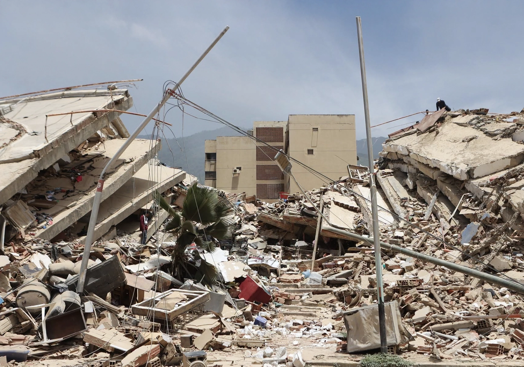 estructuras derrumbadas - terremoto de Venezuela